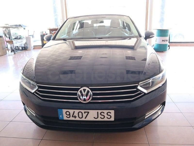 Begagnad VW Passat Advance 120 HK (88 kW) 2017 Blå Sedan