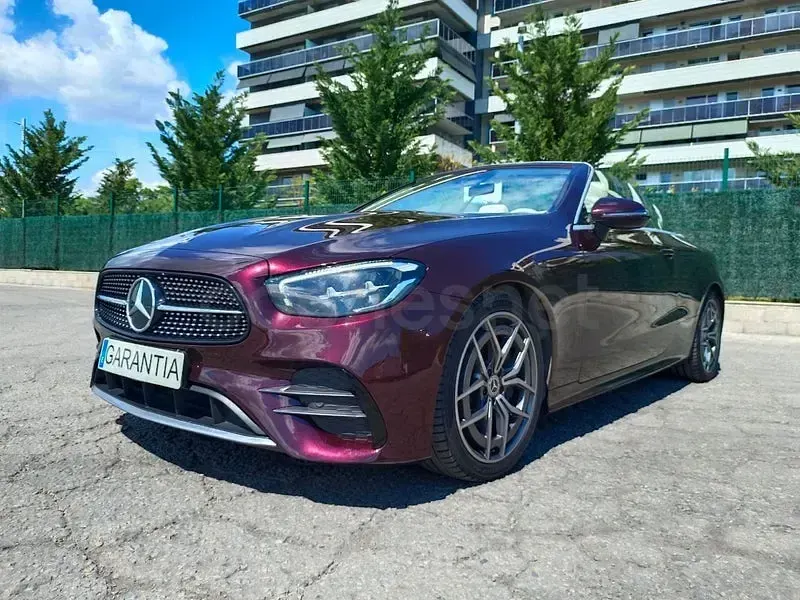 Usado Mercedes E220 194 CV (142 kW) 2022 Violeta / lila Descapotable