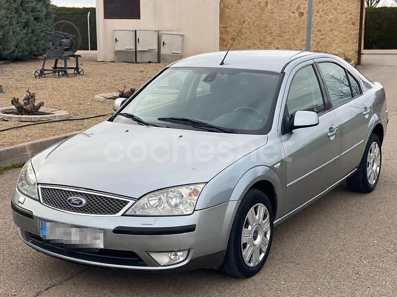 Gris / plata Usado 2004 Ford Mondeo Futura Berlina | 2500 € (Buen precio) - Imagen 1/4