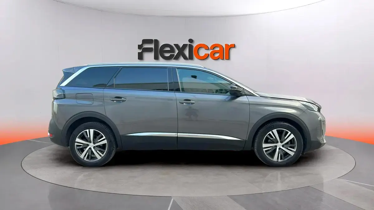 Usado Peugeot 5008 Active 131 CV (96 kW) 2024 Negro SUV
