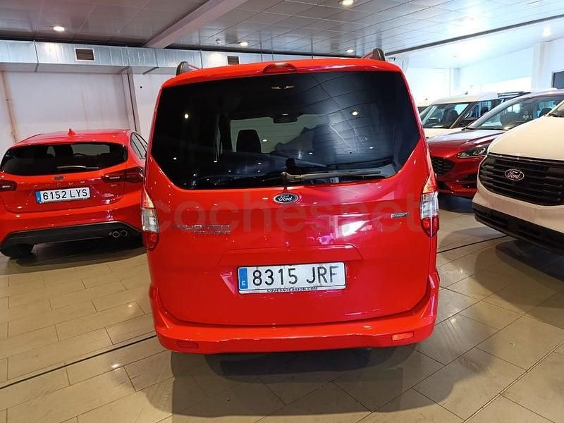 Usado Ford Tourneo Courier Titanium 100 CV (73 kW) 2016 Rojo Monovolumen