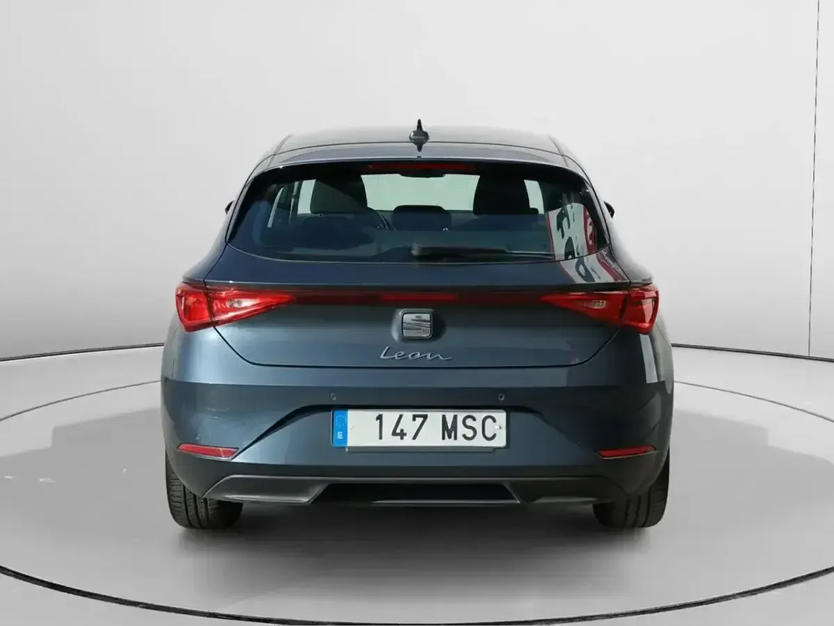 Usado Seat Leon Style 110 CV (80 kW) 2024 Azul Berlina