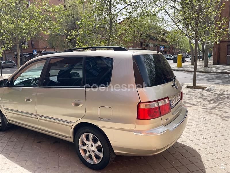 Usado Kia Carens LX 140 HP (102 kW) 2006 Bege Monovolume