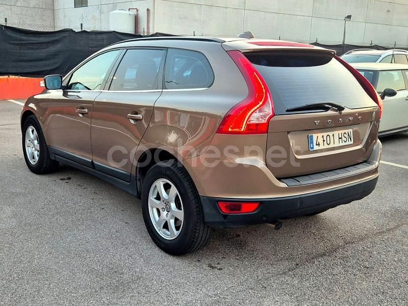 Usado Volvo XC60 Momentum 136 CV (100 kW) 2013 Marrón SUV