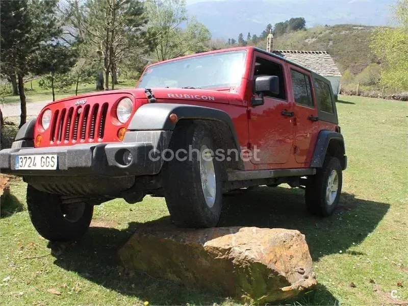 Usado Jeep Wrangler Unlimited Rubicon 177 CV (130 kW) 2008 Rojo SUV