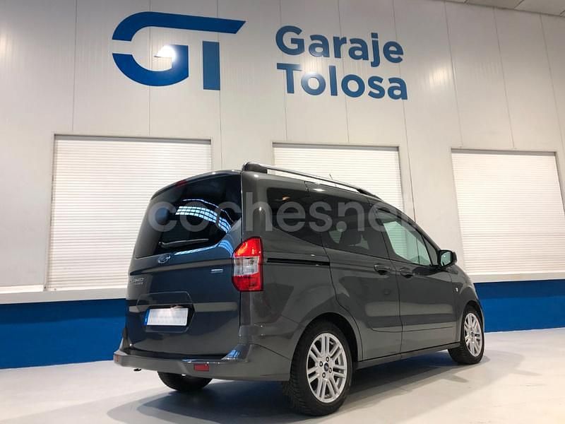 Usado Ford Tourneo Courier Titanium 100 CV (73 kW) 2019 Gris / plata Monovolumen