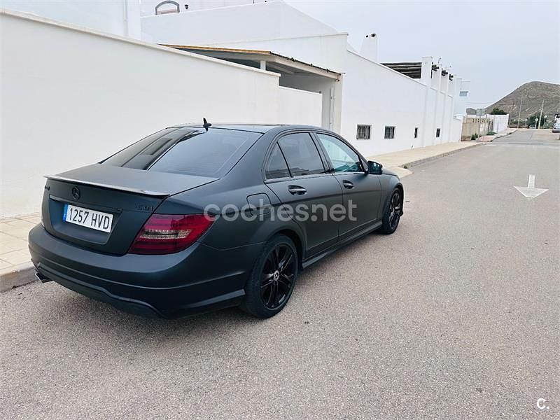 Usado Mercedes C200 136 CV (100 kW) 2013 Negro Berlina