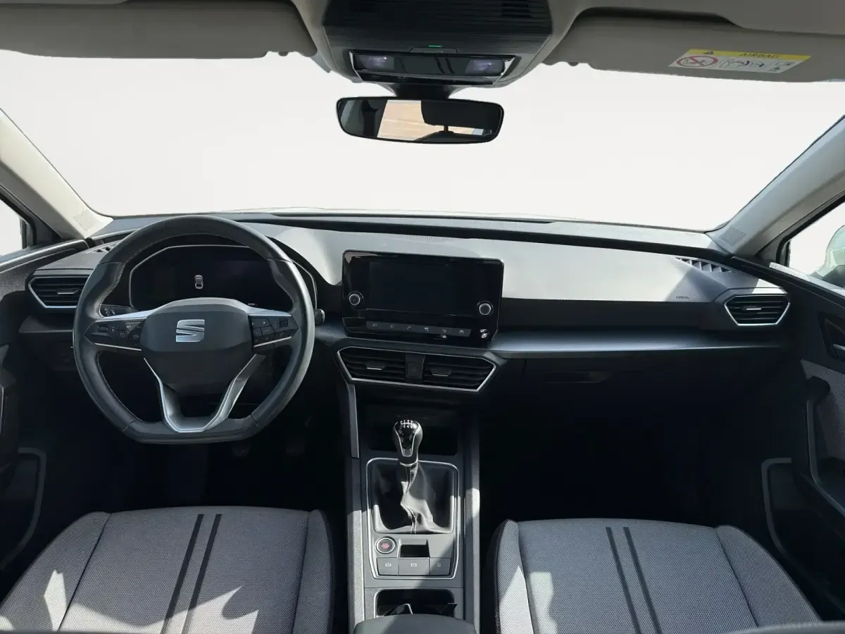 Usado Seat Leon Style 115 CV (84 kW) 2022 Blanco