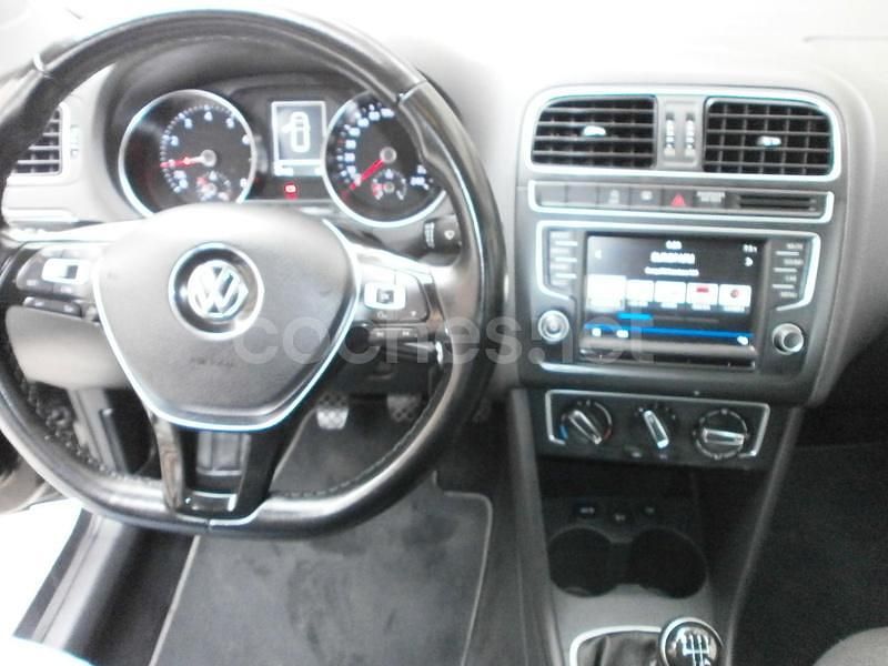 Usado VW Polo Advance 90 CV (66 kW) 2015 Negro Berlina