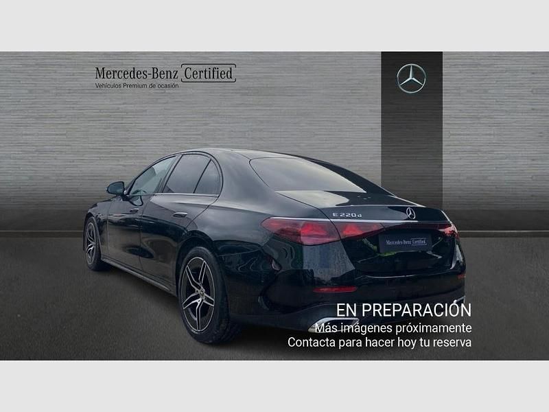 Usado Mercedes E220 197 CV (144 kW) 2025 Negro Berlina