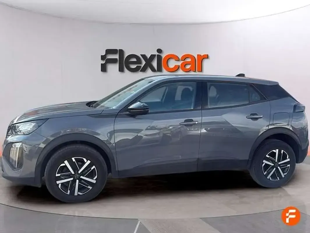 Usado Peugeot 2008 Active 102 CV (75 kW) 2023 Gris SUV
