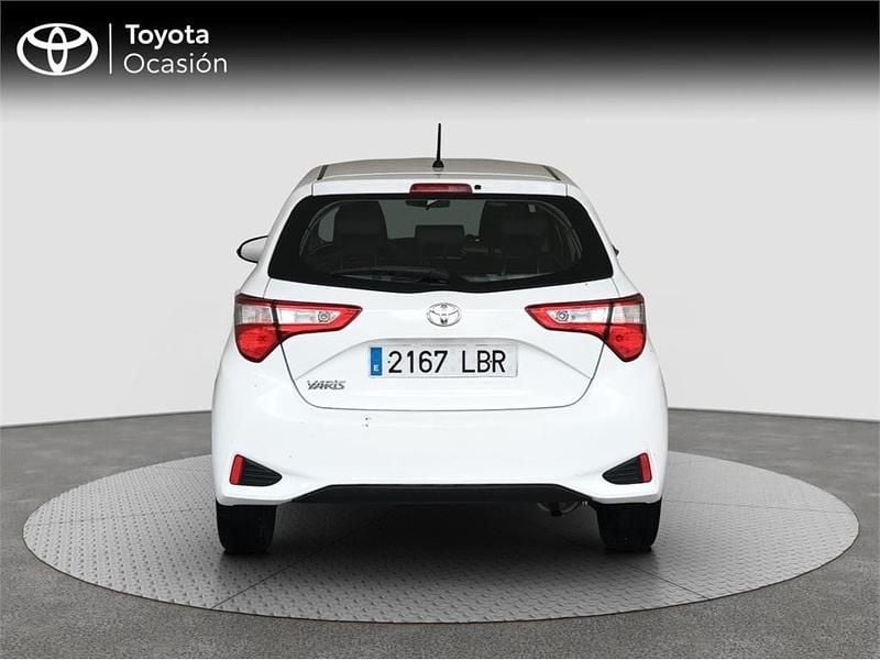 Usado Toyota Yaris Active 69 CV (50 kW) 2019 Blanco Monovolumen