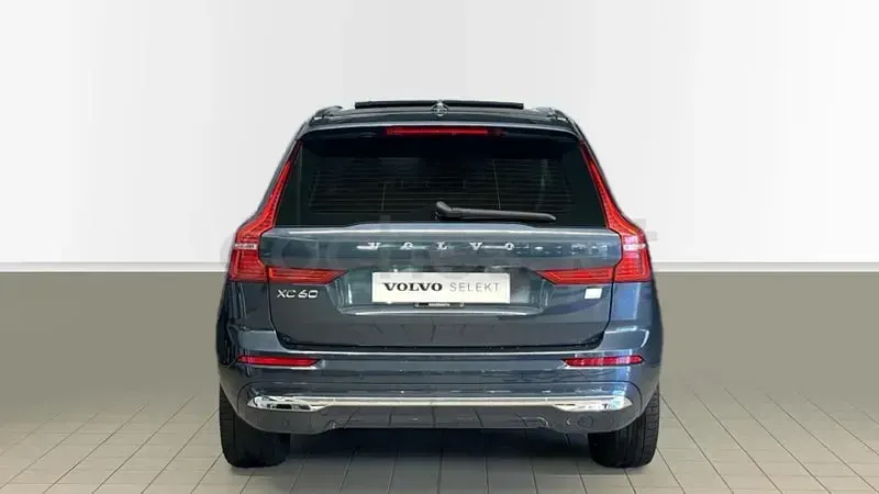 Usado Volvo XC60 Plus 350 CV (257 kW) 2023 Azul SUV