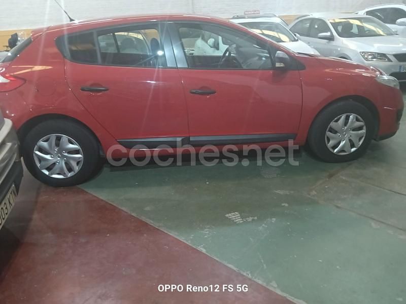 Usado Renault Mégane III Dynamique 110 CV (80 kW) 2012 Rojo Berlina