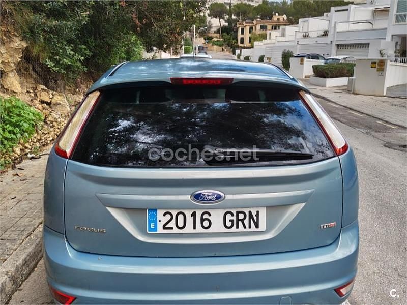 Usado Ford Focus Trend 109 CV (80 kW) 2007 Azul Berlina