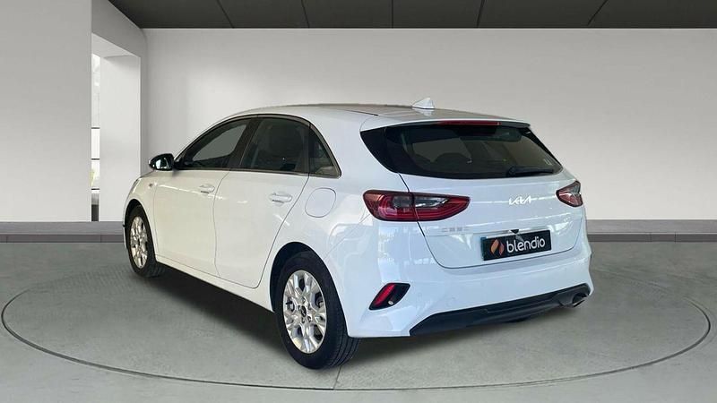 Usado Kia Ceed 120 CV (88 kW) 2023 Blanco Utilitario