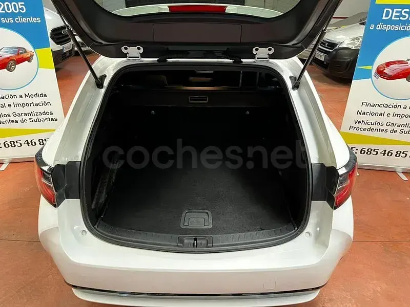 Usado Toyota Corolla Active 122 CV (89 kW) 2019 Blanco Familiar