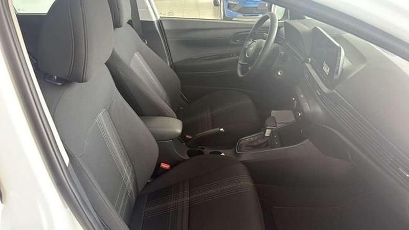 Usado Hyundai i20 101 CV (74 kW) 2025 Blanco Utilitario