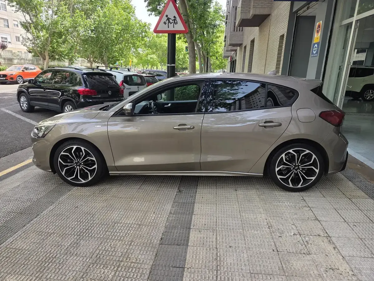 Usado Ford Focus ST-Line 182 CV (133 kW) 2018 Gris