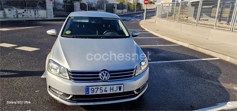 Usado VW Passat Advance 140 CV (102 kW) 2012 Gris / plata Berlina