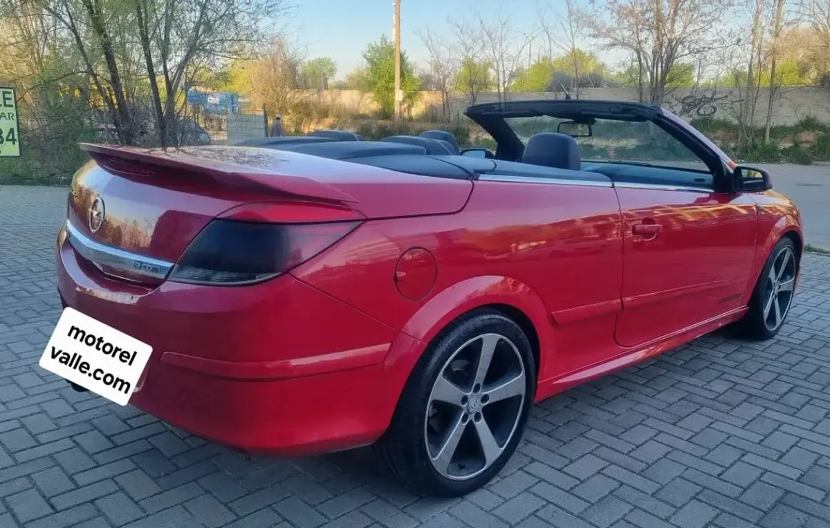 Usado Opel Astra Cosmo 150 CV (110 kW) 2008 Rojo Descapotable