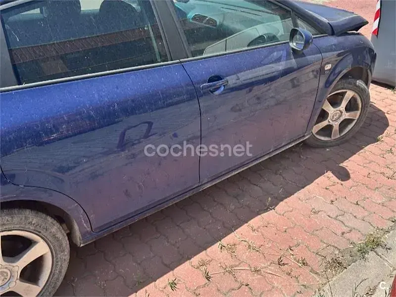 Usado Seat Leon Sport 140 CV (102 kW) 2005 Azul Utilitario