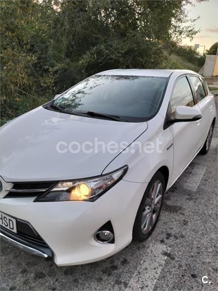 Blanco Usado 2013 Toyota Auris Hybrid Advance Berlina | 12.990 € (Un poco caro) - Imagen 1/4