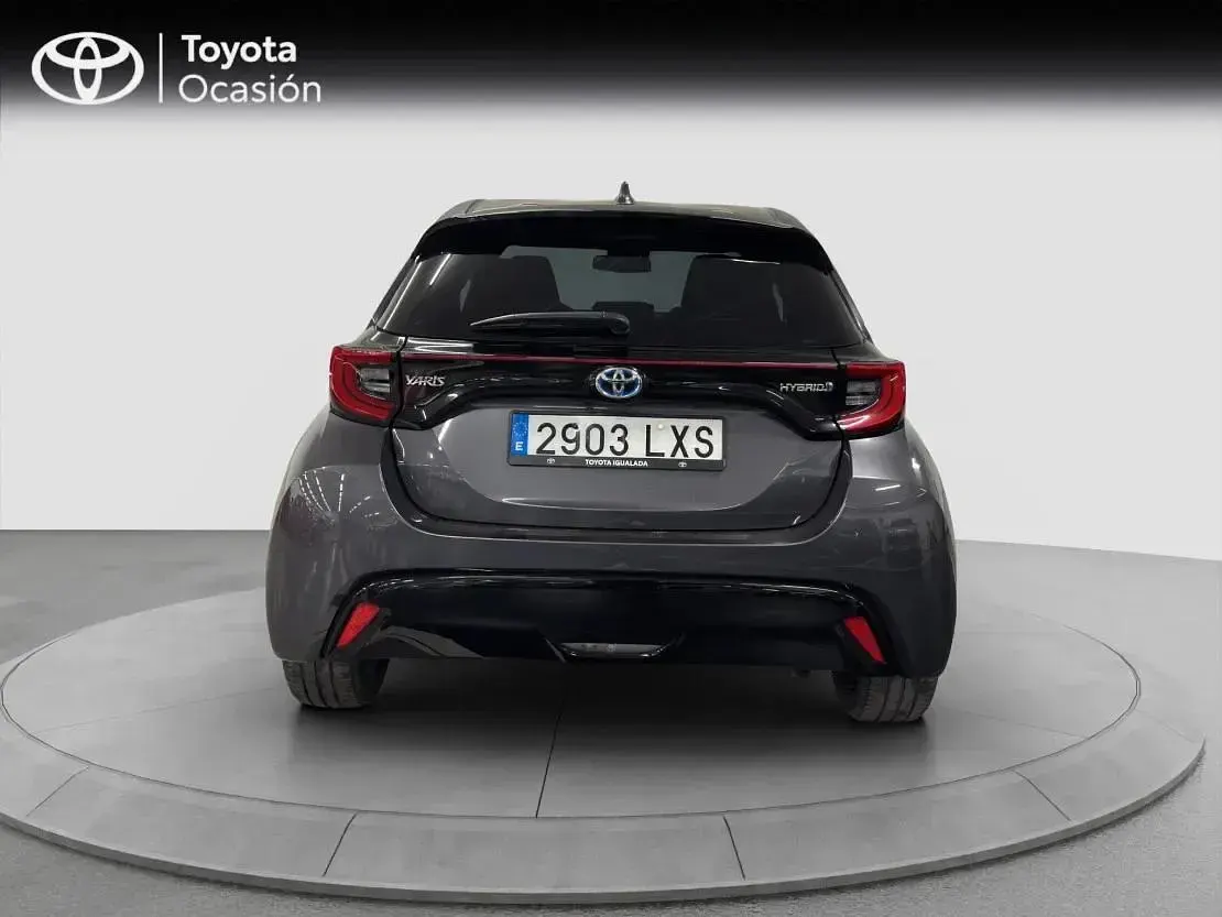 Usado Toyota Yaris Hybrid Style 116 CV (85 kW) 2022 Gris grafito Berlina