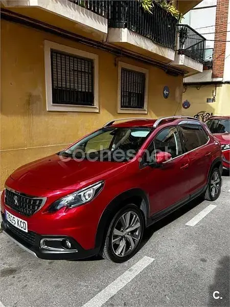 Usado Peugeot 2008 Allure 120 CV (88 kW) 2017 Rojo SUV