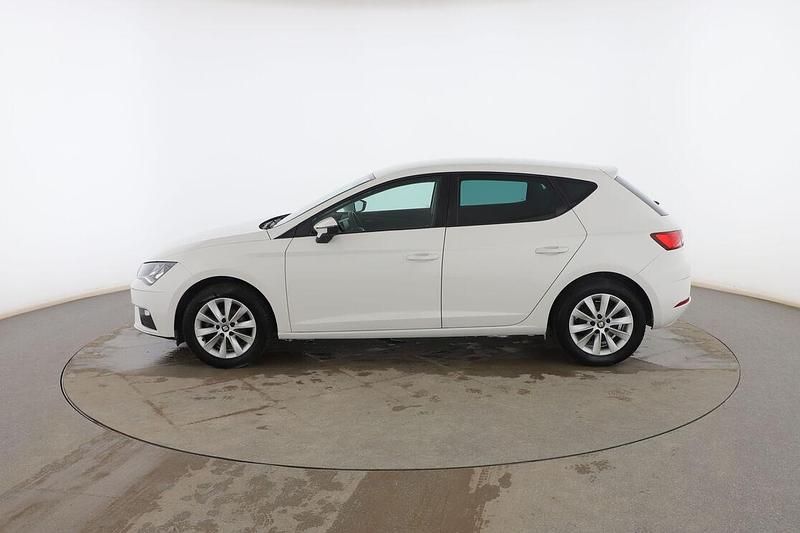 Usado Seat Leon Style Plus 110 CV (80 kW) 2017 Blanco Berlina