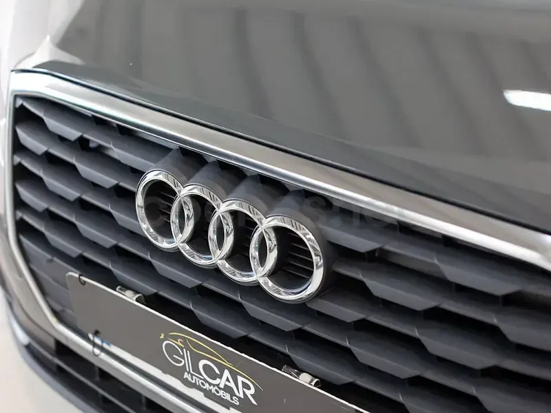 Usado Audi Q2 Advanced Plus 116 CV (85 kW) 2020 Gris / plata SUV