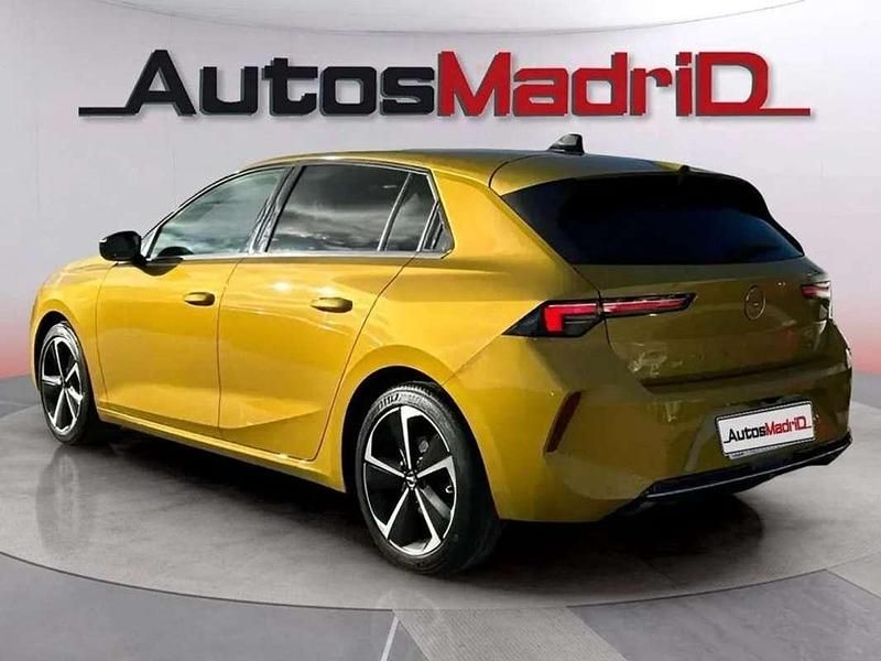 Usado Opel Astra Elegance 131 CV (96 kW) 2023 Amarillo Utilitario