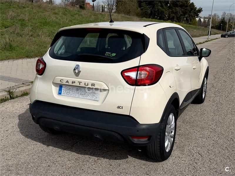 Usado Renault Captur Zen 90 CV (66 kW) 2014 Beige SUV