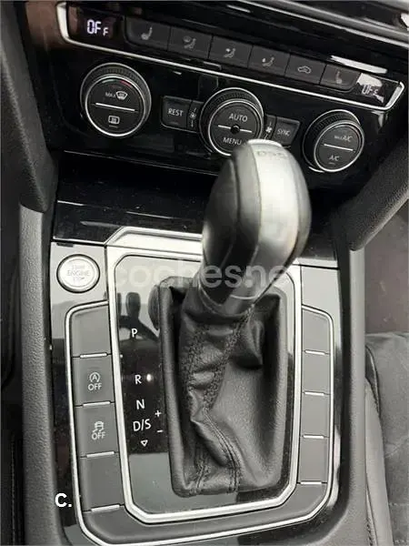 Usado VW Passat Sportline 190 CV (139 kW) 2016 Gris / plata Familiar