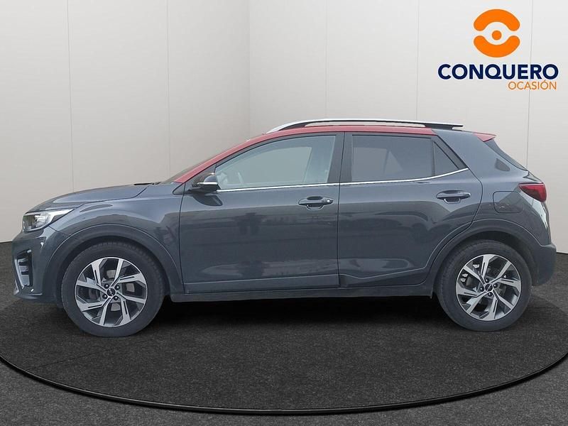 Usado Kia Stonic GT-Line 120 CV (88 kW) 2022 Gris / plata SUV