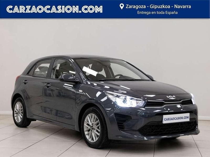 Usado Kia Rio 84 CV (61 kW) 2022 Gris Utilitario