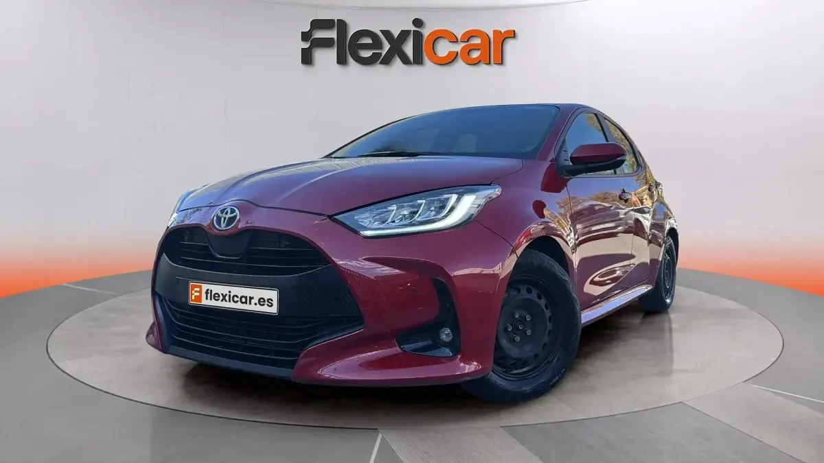 Usado Toyota Yaris Hybrid Active 116 CV (85 kW) 2023 Rojo Berlina