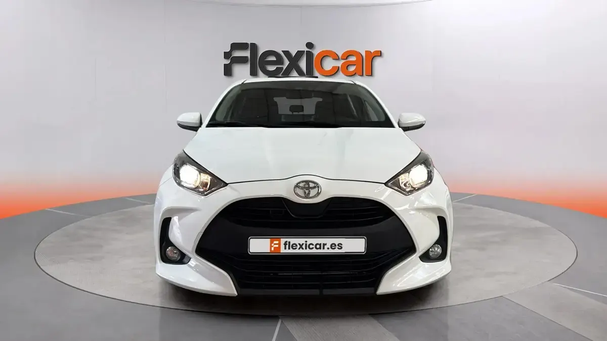 Usado Toyota Yaris Active 111 CV (81 kW) 2020 Blanco Berlina