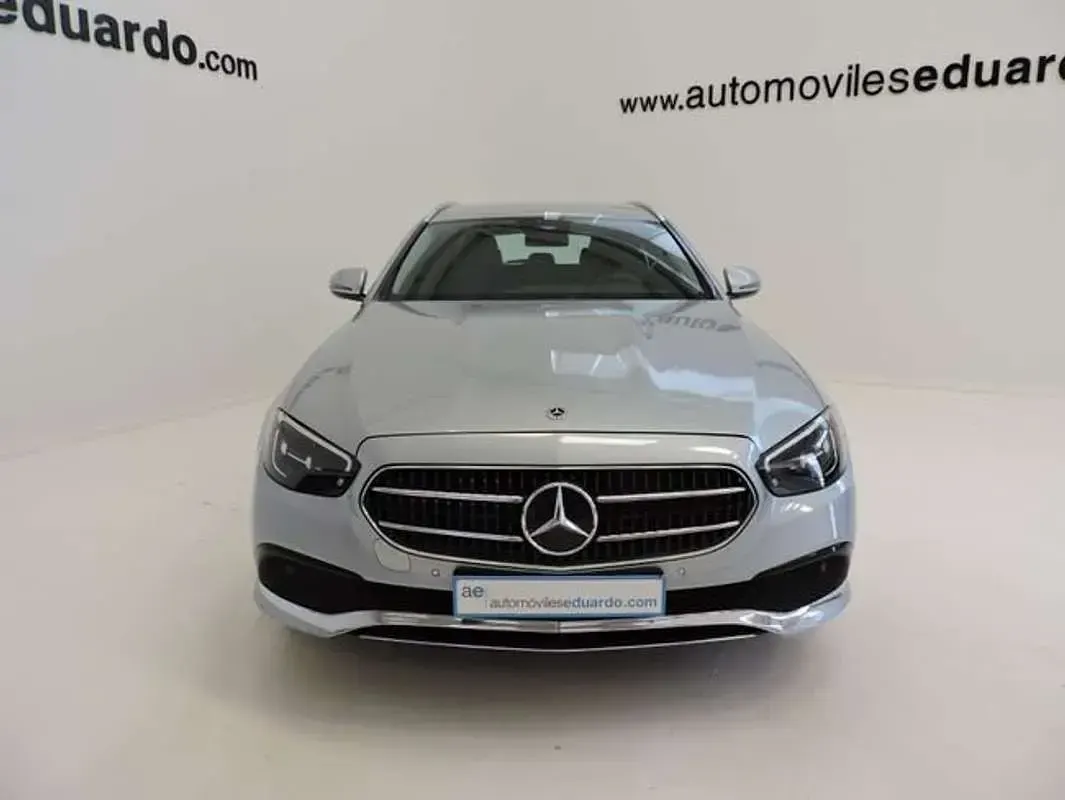 Usado Mercedes E220 194 CV (142 kW) 2022 Plateado Familiar