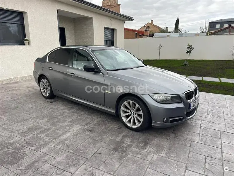 Usado BMW 318 Luxury Line 143 CV (105 kW) 2011 Gris / plata Berlina