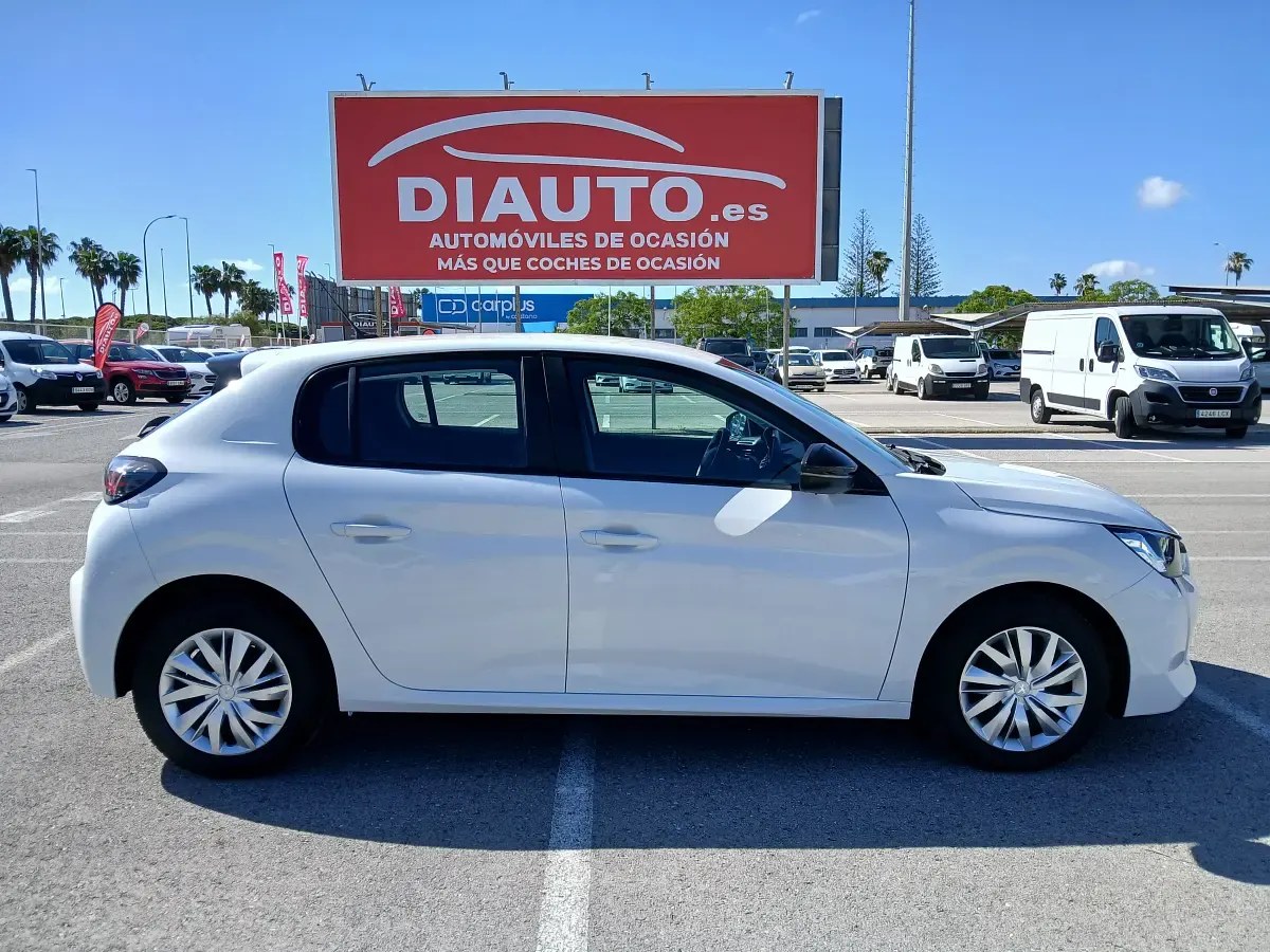Usado Peugeot 208 Active 100 CV (73 kW) 2022 Blanco Utilitario