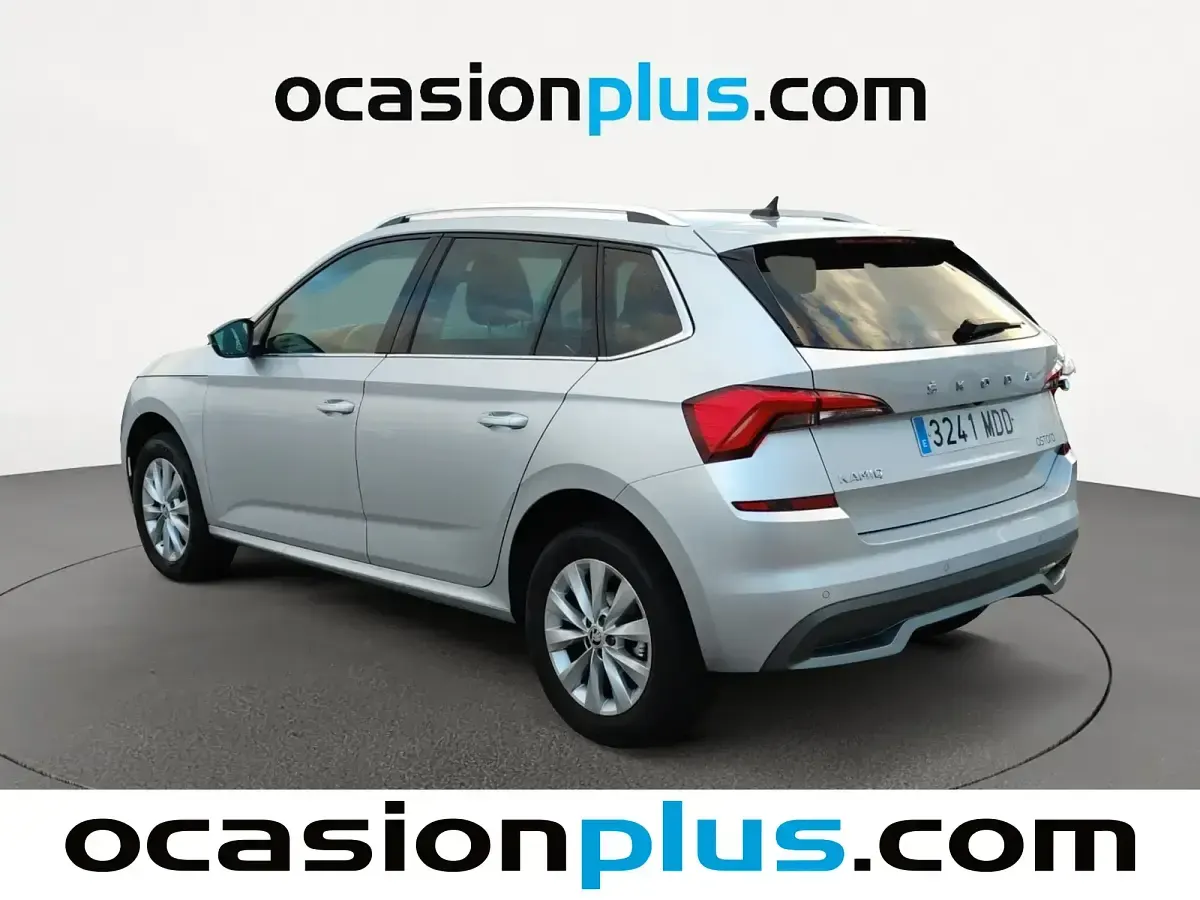 Usado Skoda Kamiq Ambition 110 CV (80 kW) 2022 Gris SUV