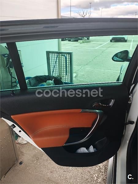 Usado Opel Insignia Country Tourer 195 CV (143 kW) 2013 Blanco Familiar