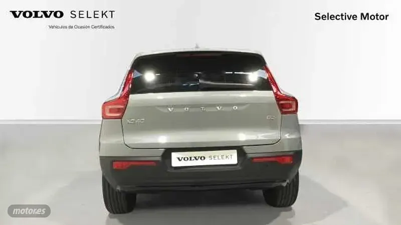 Nuevo Volvo XC40 Plus 2026 Gris SUV