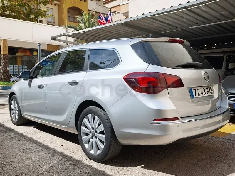 Usado Opel Astra Selective 130 CV (95 kW) 2013 Gris / plata Familiar
