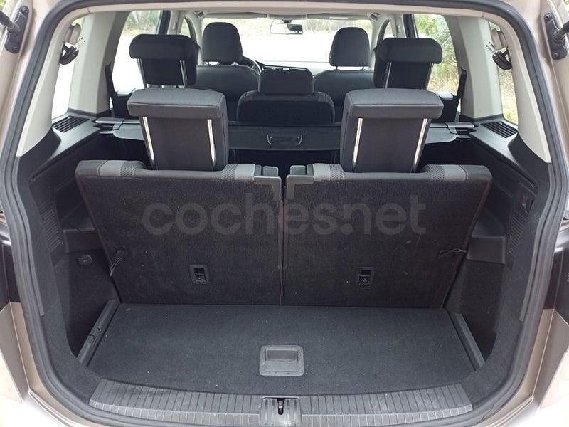 Usado VW Touran Business 116 CV (85 kW) 2017 Beige Monovolumen