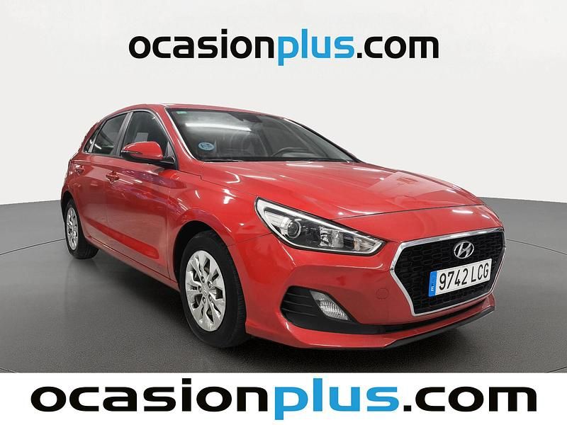 Usado Hyundai i30 120 CV (88 kW) 2019 Rojo Berlina