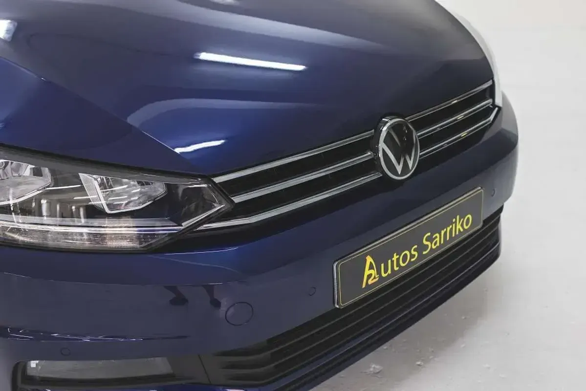 Usado VW Touran Life 150 CV (110 kW) 2025 Azul Monovolumen