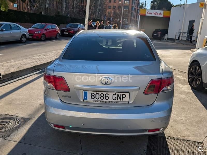 Usado Toyota Avensis Advance 126 CV (92 kW) 2009 Gris / plata Berlina