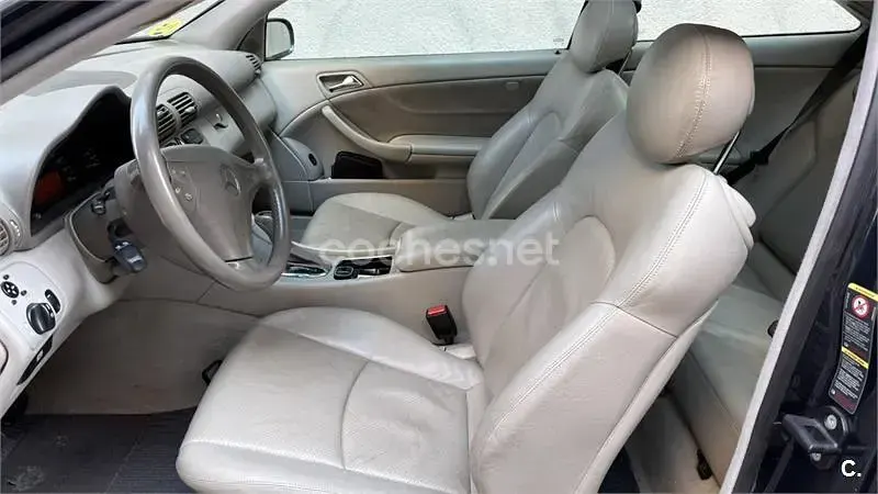 Usado Mercedes C180 143 CV (105 kW) 2003 Gris / plata Berlina